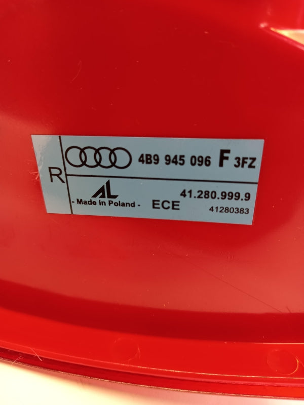 Original OE Volkswagen Heckleuchte 4B9945096F3FZ