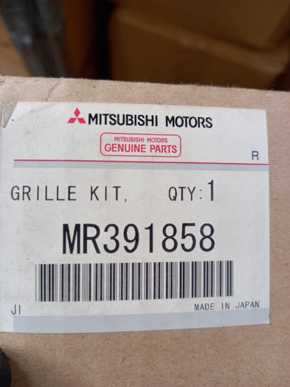 Original MITSUBISHI Pajero/Montero V43W 91-05 Kühlergitter MR391858