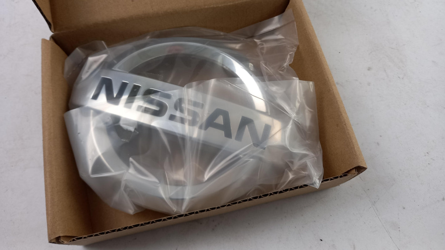 Original OE NISSAN Emblem Logo 62890HV00A