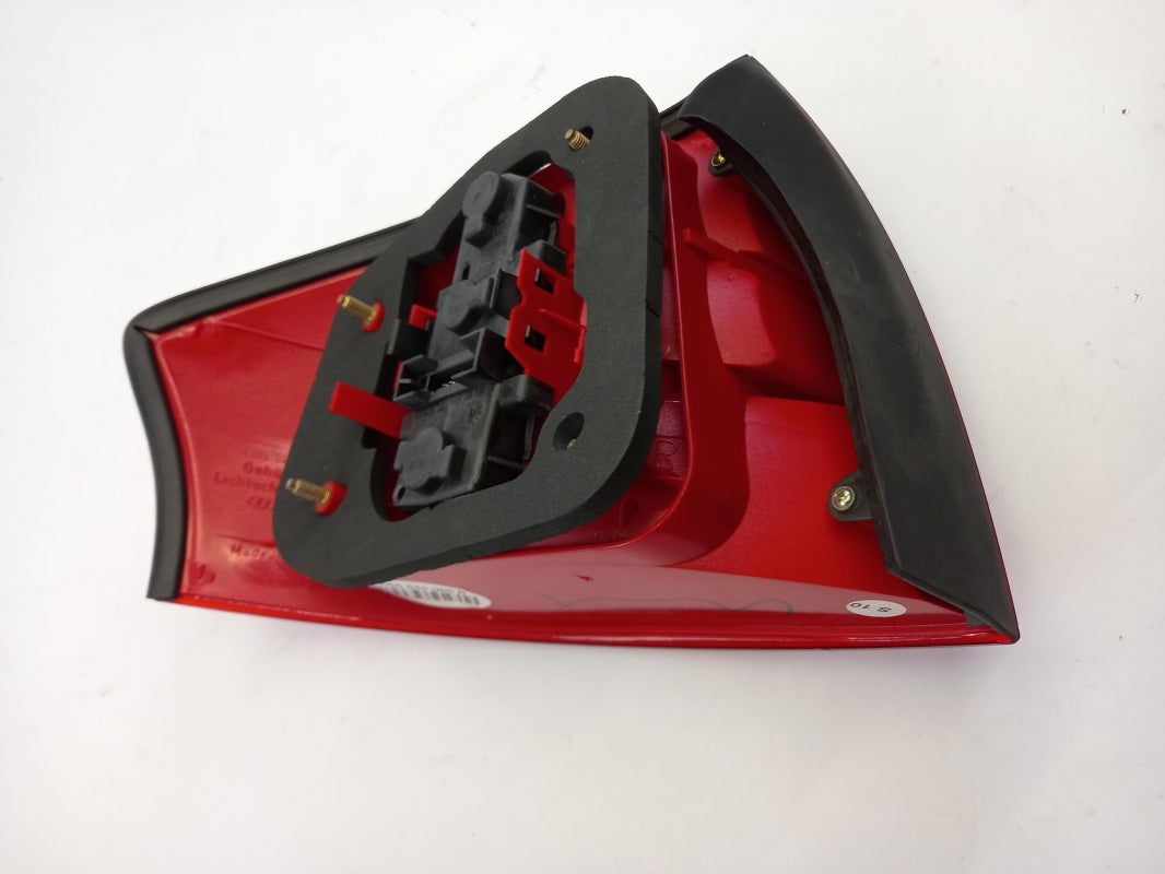 Original AUDI A6 2002-2005 Heckleuchte Rückleuchte Rechts 4B5945096B