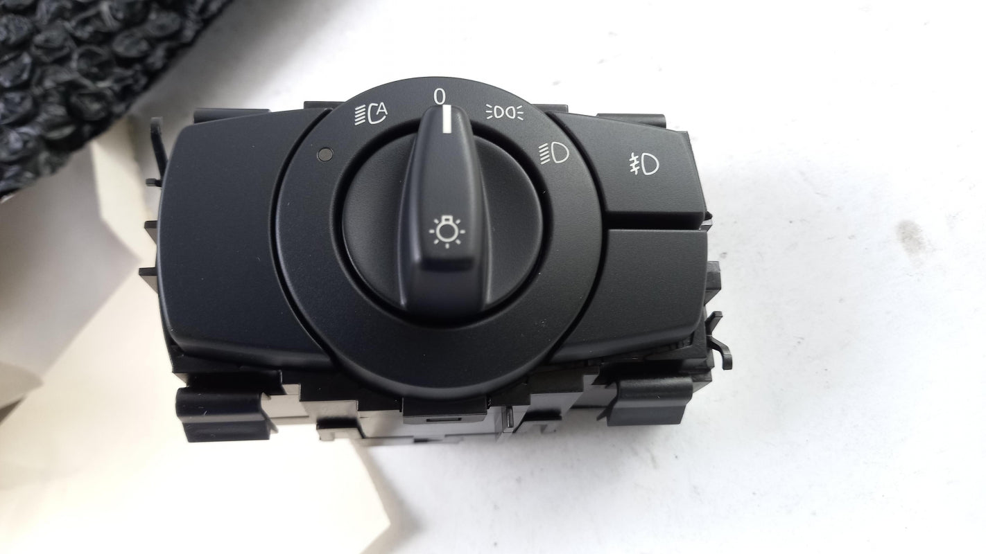 Original BMW 1er E82 E88 3er E90-E93 X1 E84 Scheinwerferschalter 61316938864