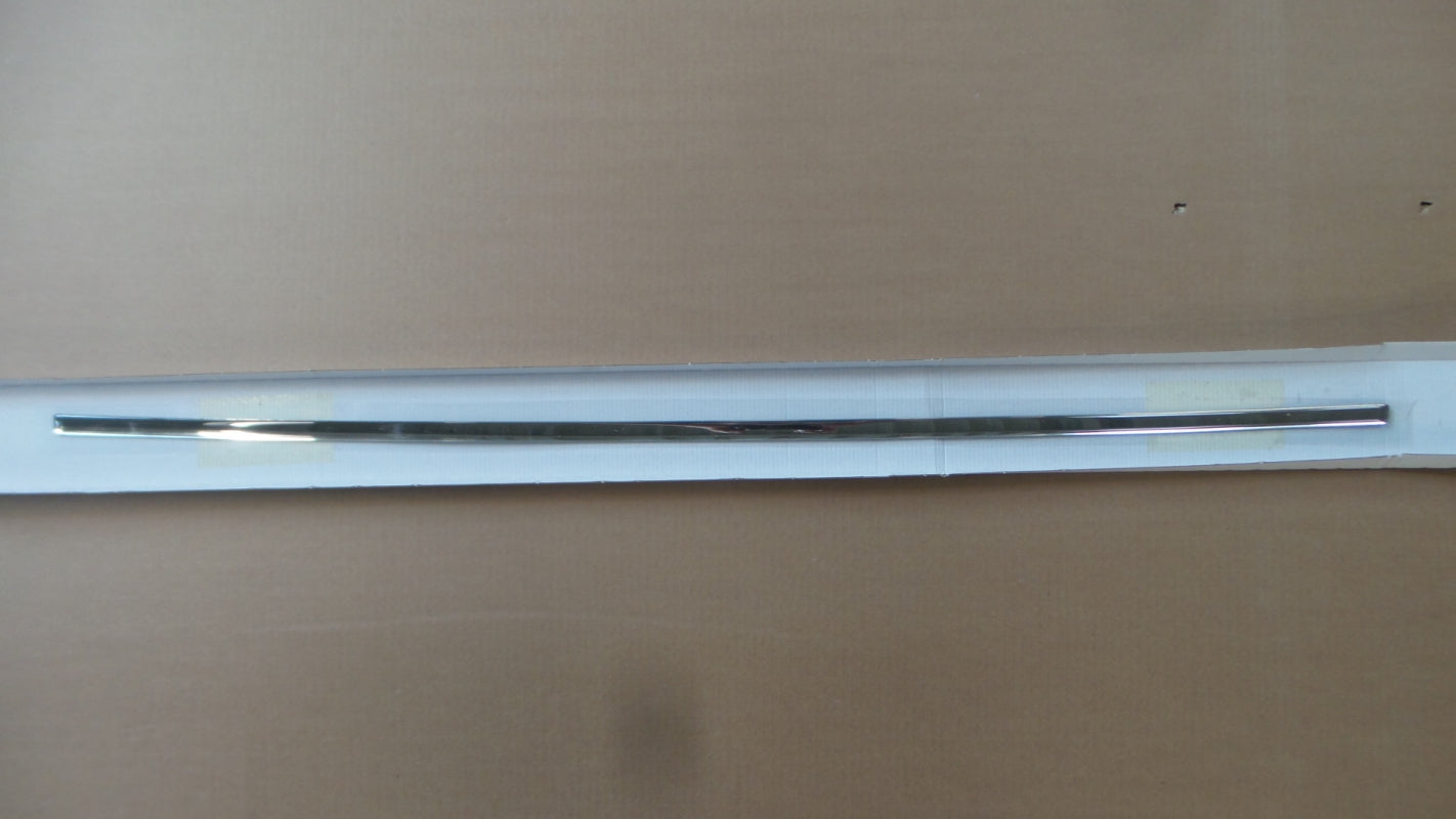Original VW Up! Heckklappen Schutzleiste chrom-silber selbstklebende 1S0071360
