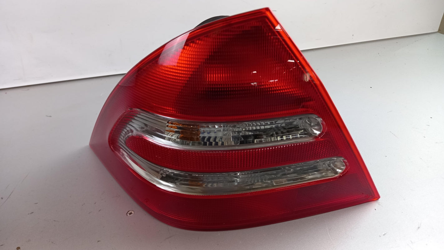 Original MERCEDES-BENZ W203 Rückleuchte Heckleuchte links A2038200164