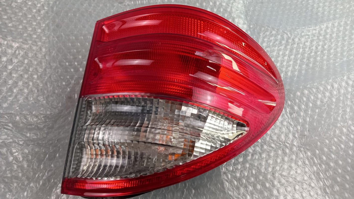 Original MERCEDES-BENZ E W210 S210 Heckleuchte hinten Links A2108205364