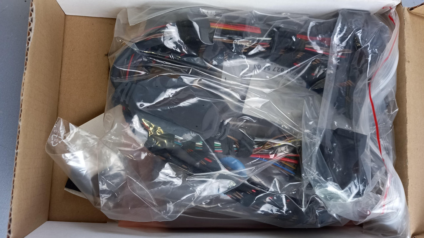 Original MERCEDES-BENZ W204 W212 iPod Interface Kit A2048702890