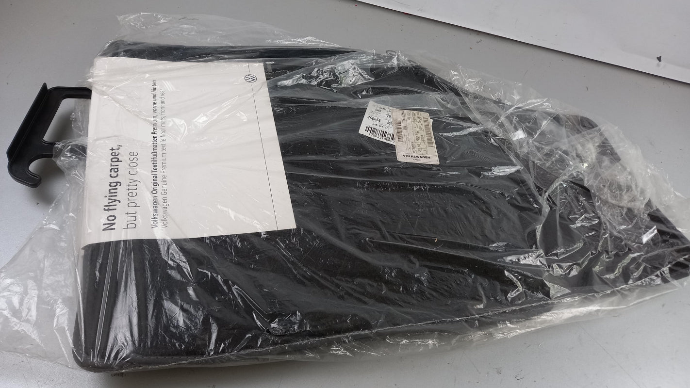 Original OE Volkswagen Fußmattensatz 10B061270WGK