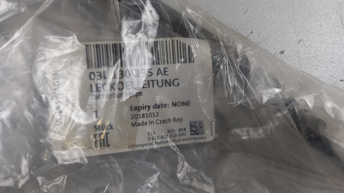 Original OE Volkswagen Kraftstoffleitung 03L130235AE