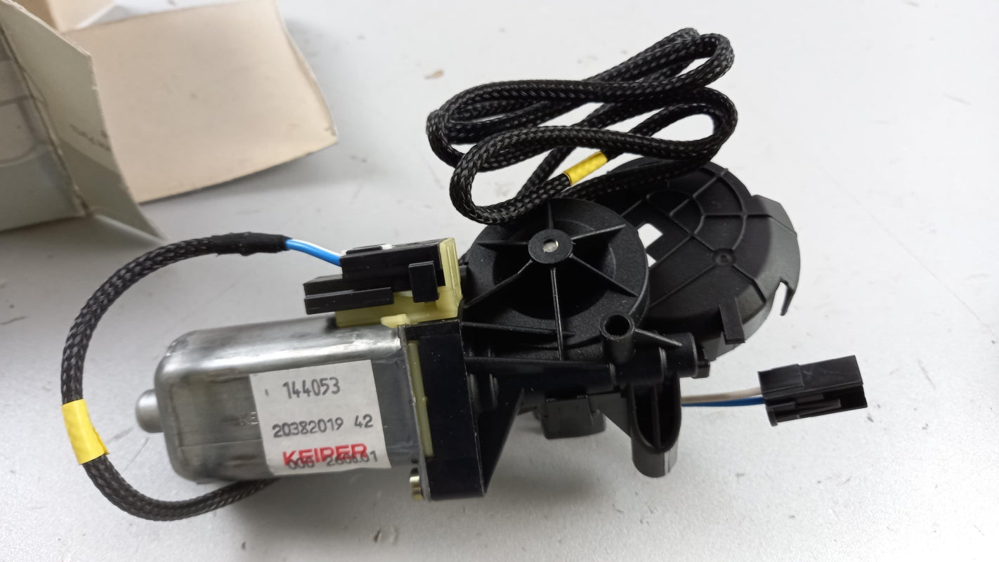 Original OE MERCEDES-BENZ Elektromotor A2038201942