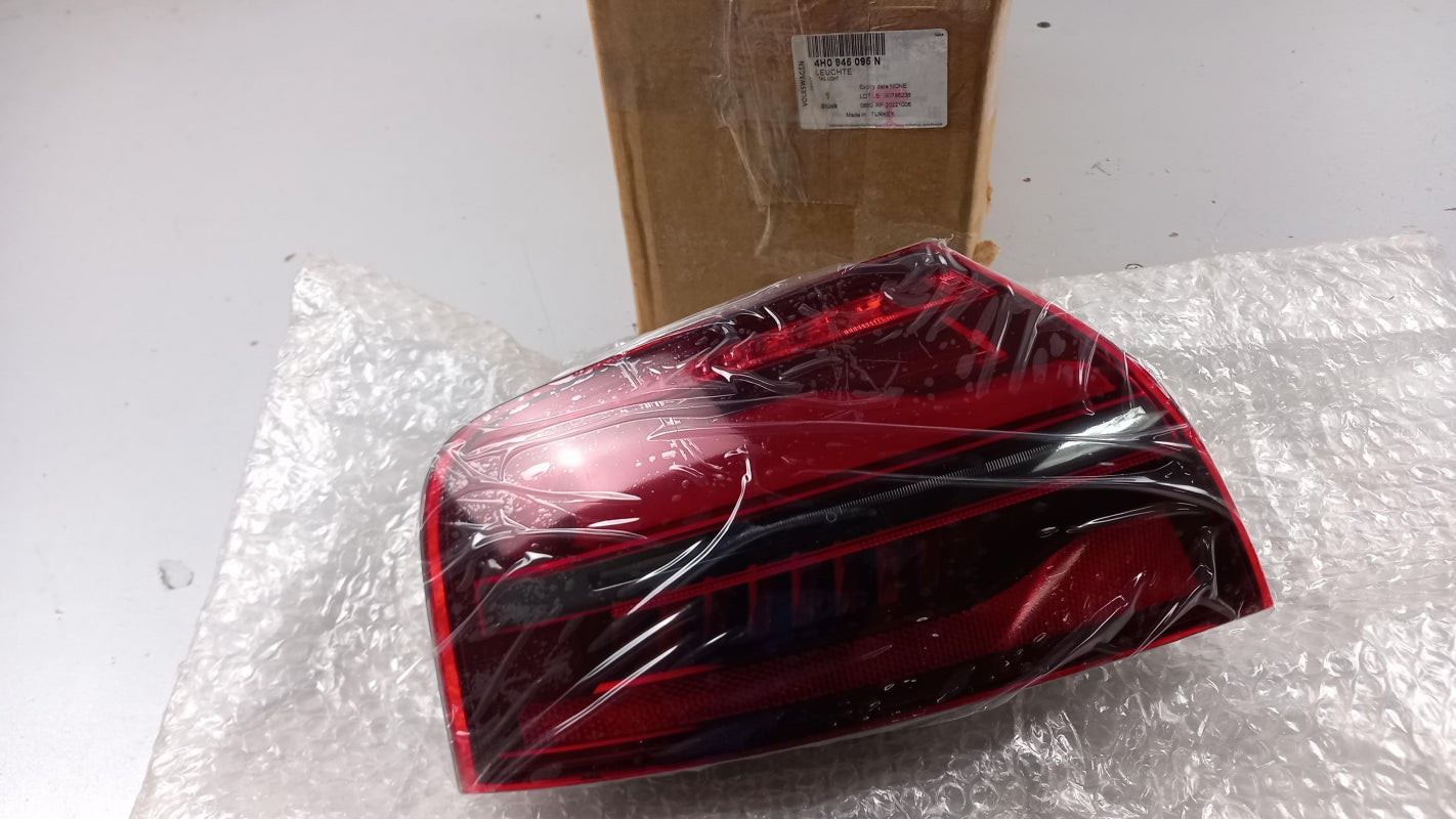 Original AUDI A8 III (2014-2017) Rückleuchte Heckleuchte Außen Links 4H0945095N