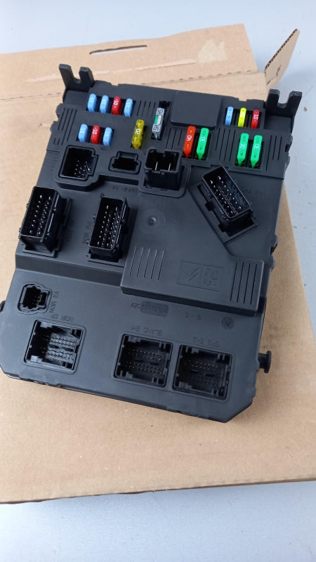 Original OE CITROËN Xsara Picasso fuse box 6580E5 