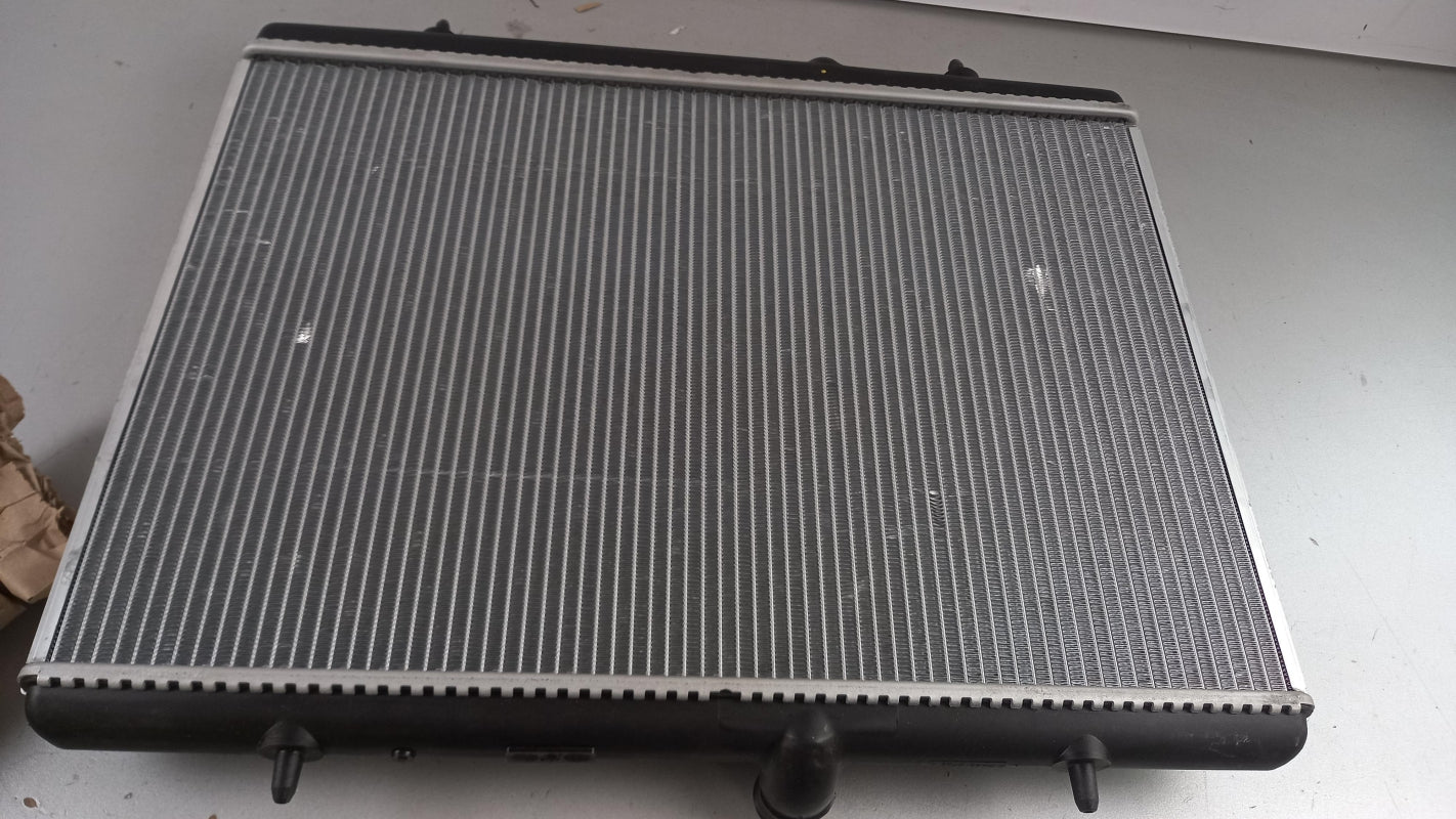 Original PEUGEOT 3008 307 5008 RCZ CITROEN Berlingo C4 C5 Wasserkühler 1330W2