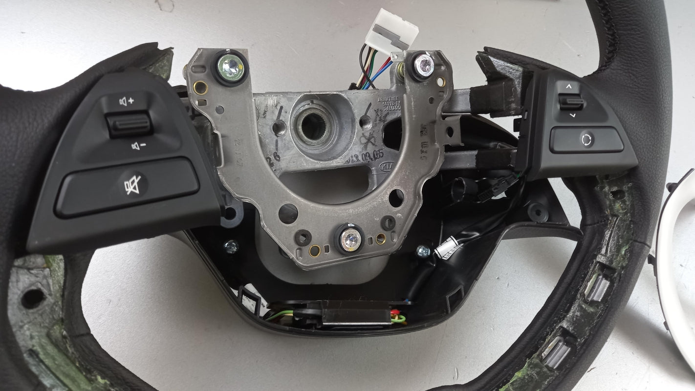 Original KIA Morning 2011-2012 Multifunktionslenkrad Lenkrad Leder 561101Y650BC5