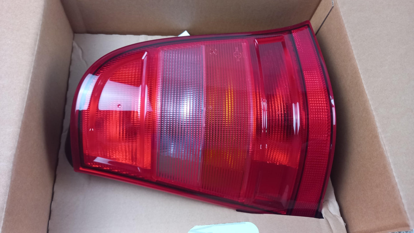 Original MERCEDES-BENZ A-klasse W168 Heckleuchte Rücklicht links A1688200964