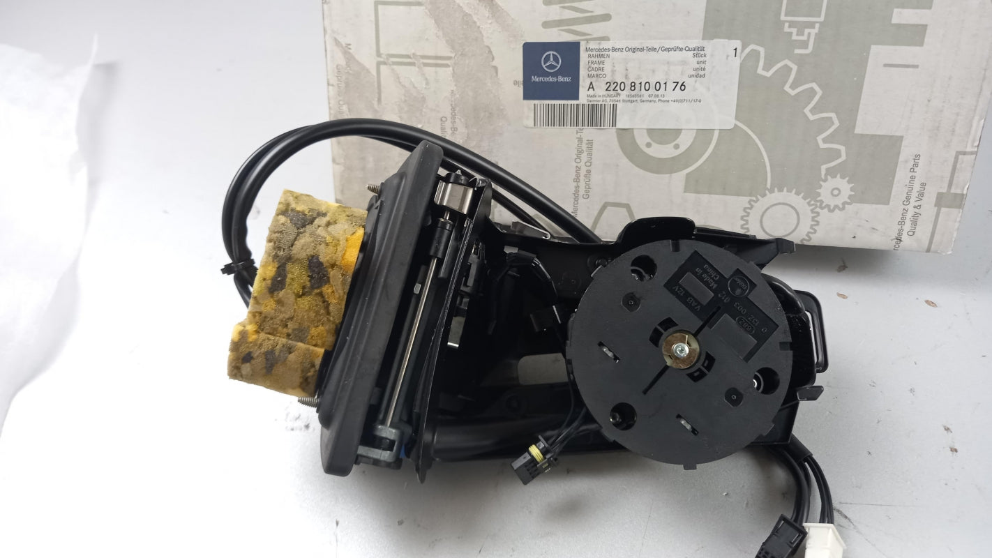 Original OE MERCEDES-BENZ Außenspiegel Halter A2208100176