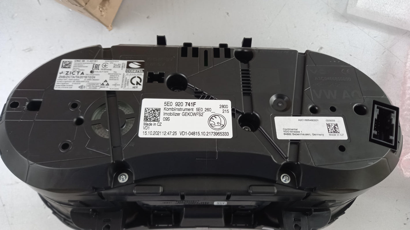 Original SKODA Octavia III 2018-2021 Kombiinstrument Tacho 5E0920741F