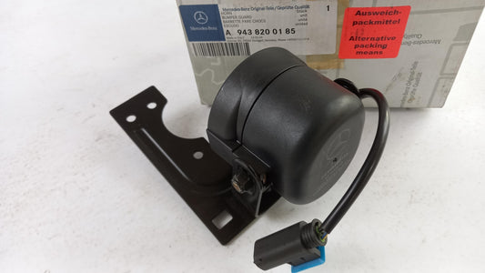 Original OE MERCEDES-BENZ Fanfare A9438200185