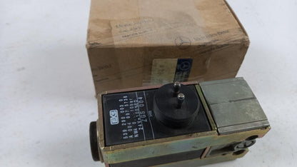 Original MERCEDES-BENZ Axor Atego Magnetventil A0049975736