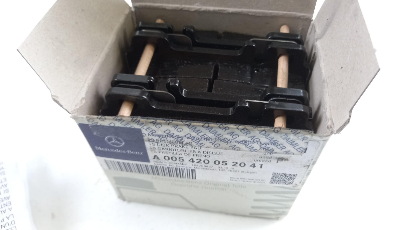 Original OE MERCEDES-BENZ Bremsbeläge A005420052041