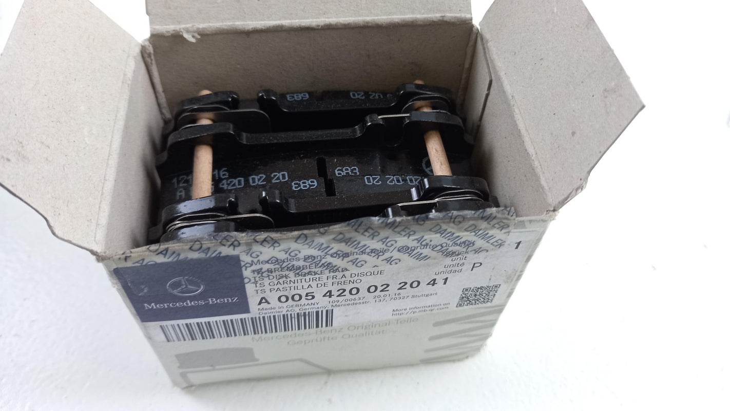 Original OE MERCEDES-BENZ Bremsbeläge A005420022041