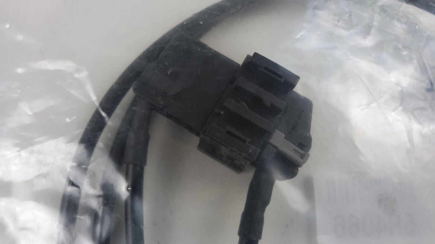 Original MERCEDES-BENZ W204 Kabel für iPod - iPhone verbinden A2048200304