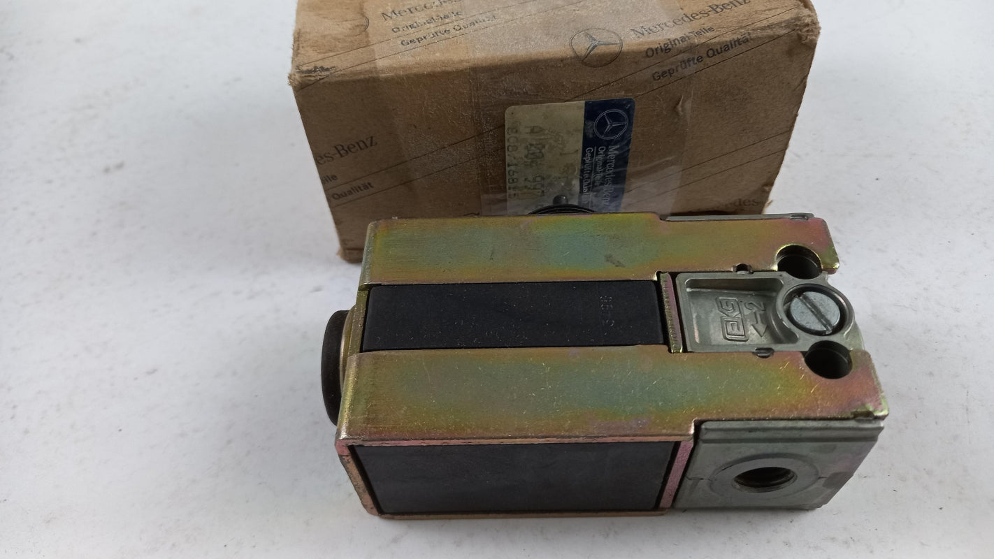 Original MERCEDES-BENZ Axor Atego Magnetventil A0049975736