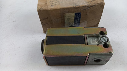 Original MERCEDES-BENZ Axor Atego Magnetventil A0049975736