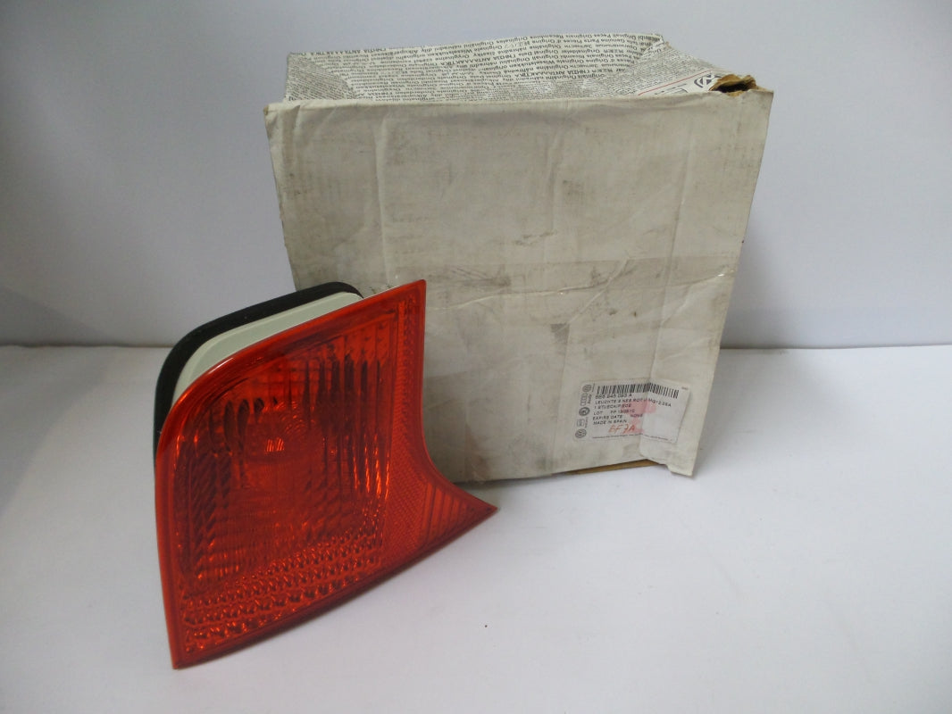 Original OE Volkswagen Heckleuchte 8E5945093A