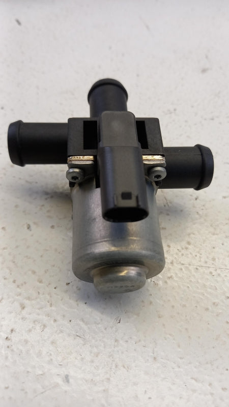 Original MERCEDES-BENZ W212 W221 X164 W447 Kühlmittelregelventil A0005062864