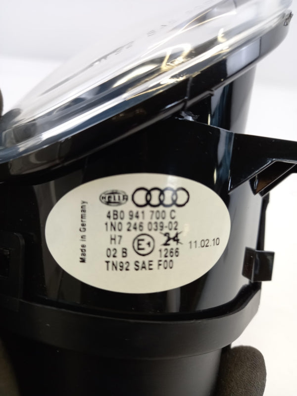 Original OE Volkswagen Nebelscheinwerfer 4B0941700C