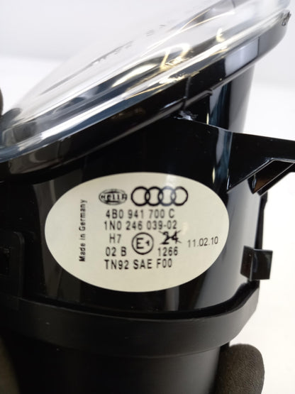 Original OE Volkswagen Nebelscheinwerfer 4B0941700C