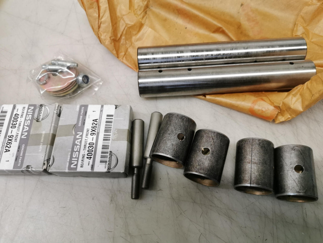 Original NISSAN Atleon (1997-2000) Achsschenkelbolzen Reparatursatz 119022640A