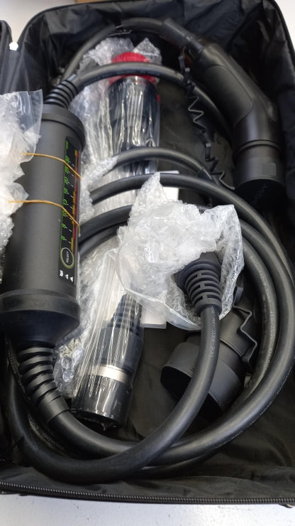 Original MERCEDES-BENZ Flexibles Ladesystem + Adapter 32A/3-phasig A2979820700