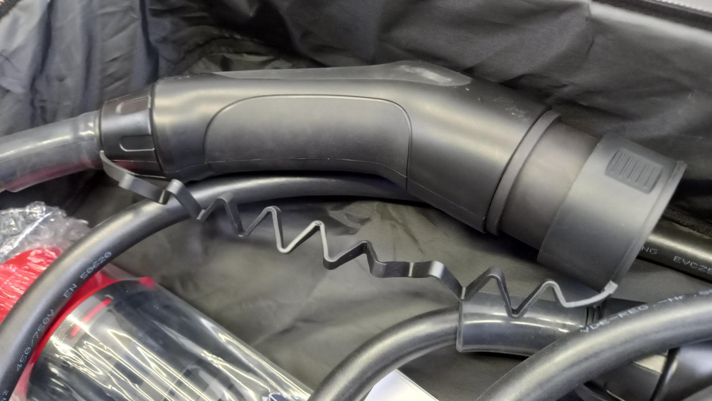 Original MERCEDES-BENZ Flexibles Ladesystem + Adapter 32A/3-phasig A2979820700