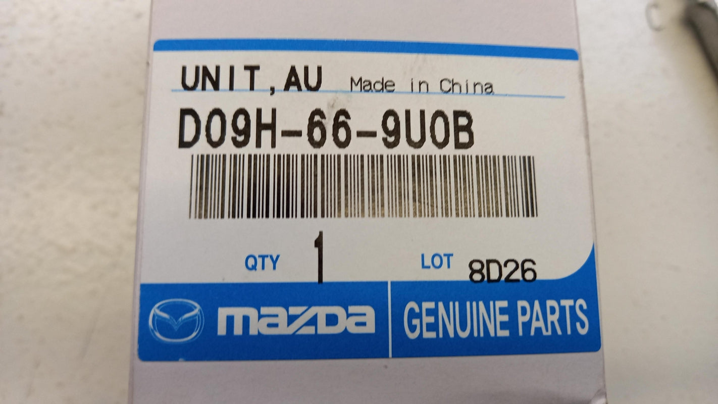 Original MAZDA 2 (DJ/DL) CX-3 (DK) CX-9 (TC) USB/AUX Buchse D09H669U0B