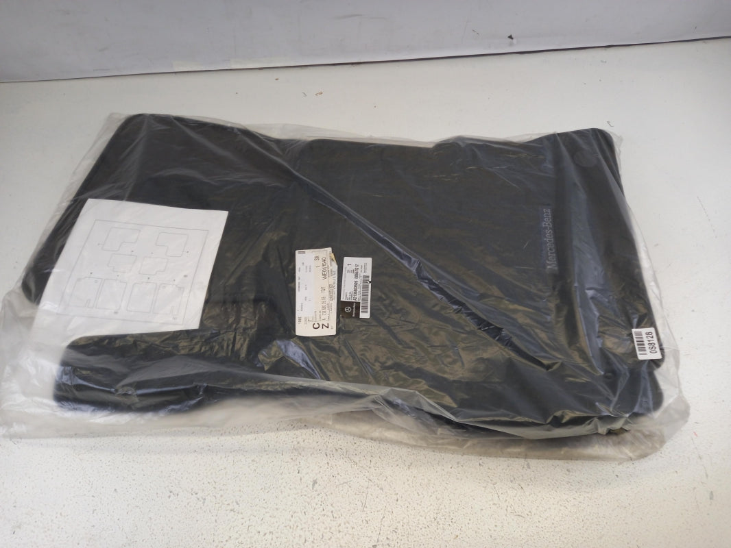 Original OE MERCEDES-BENZ Fußmattensatz A21368035057Q17