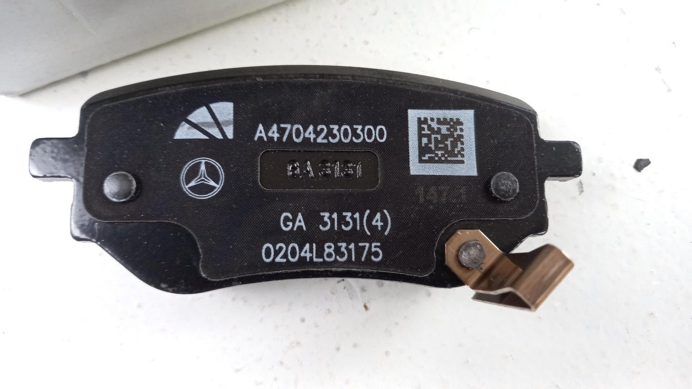 Original MERCEDES-BENZ X-Klasse W470 Bremsbeläge Satz Hinten A4704230600