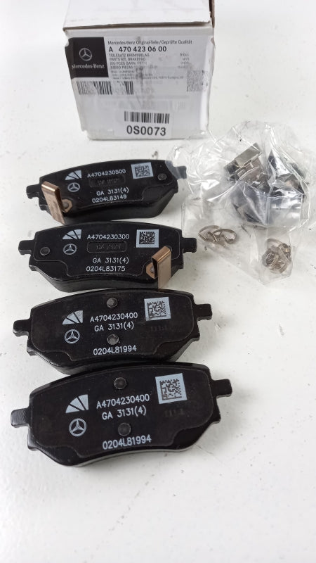 Original MERCEDES-BENZ X-Klasse W470 Bremsbeläge Satz Hinten A4704230600
