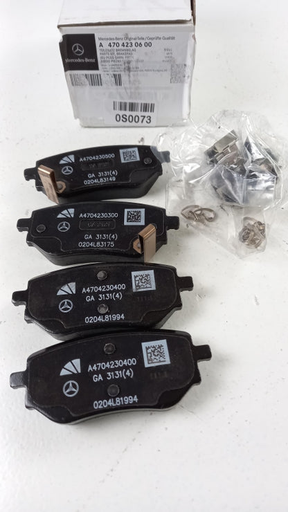Original MERCEDES-BENZ X-Klasse W470 Bremsbeläge Satz Hinten A4704230600