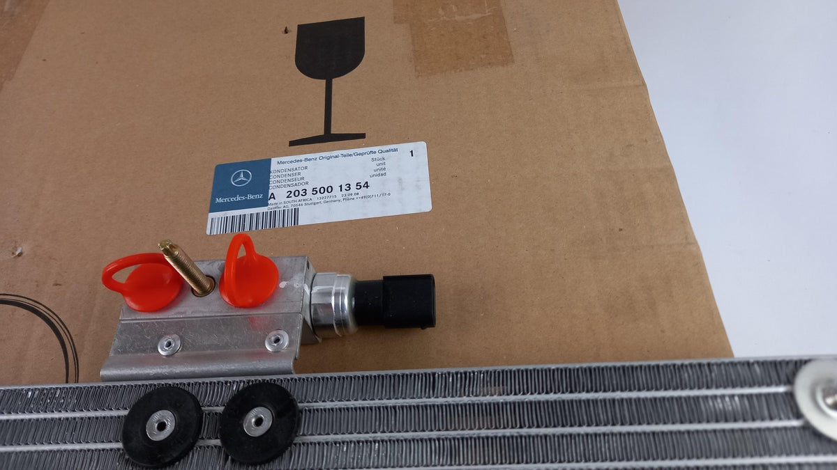 Original OE MERCEDES-BENZ Klimakondensator A2035001354