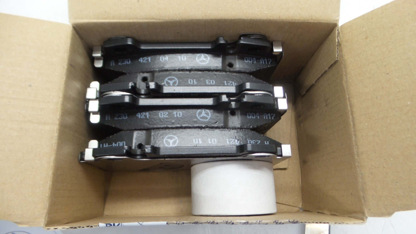 Original MERCEDES-BENZ C219 W220 W211 R171 R230 front brake pads A004420902065 