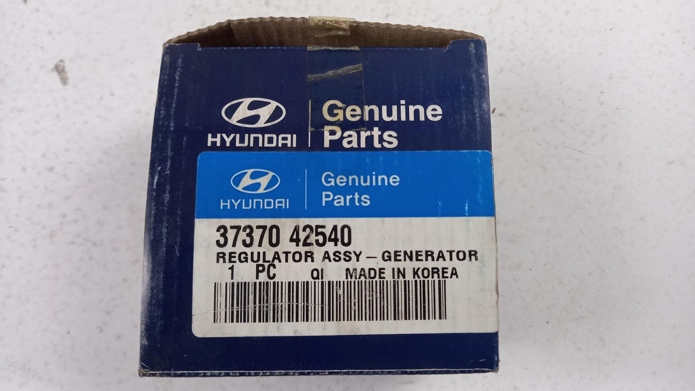 Original OE HYUNDAI/KIA Generatorregler 3737042540
