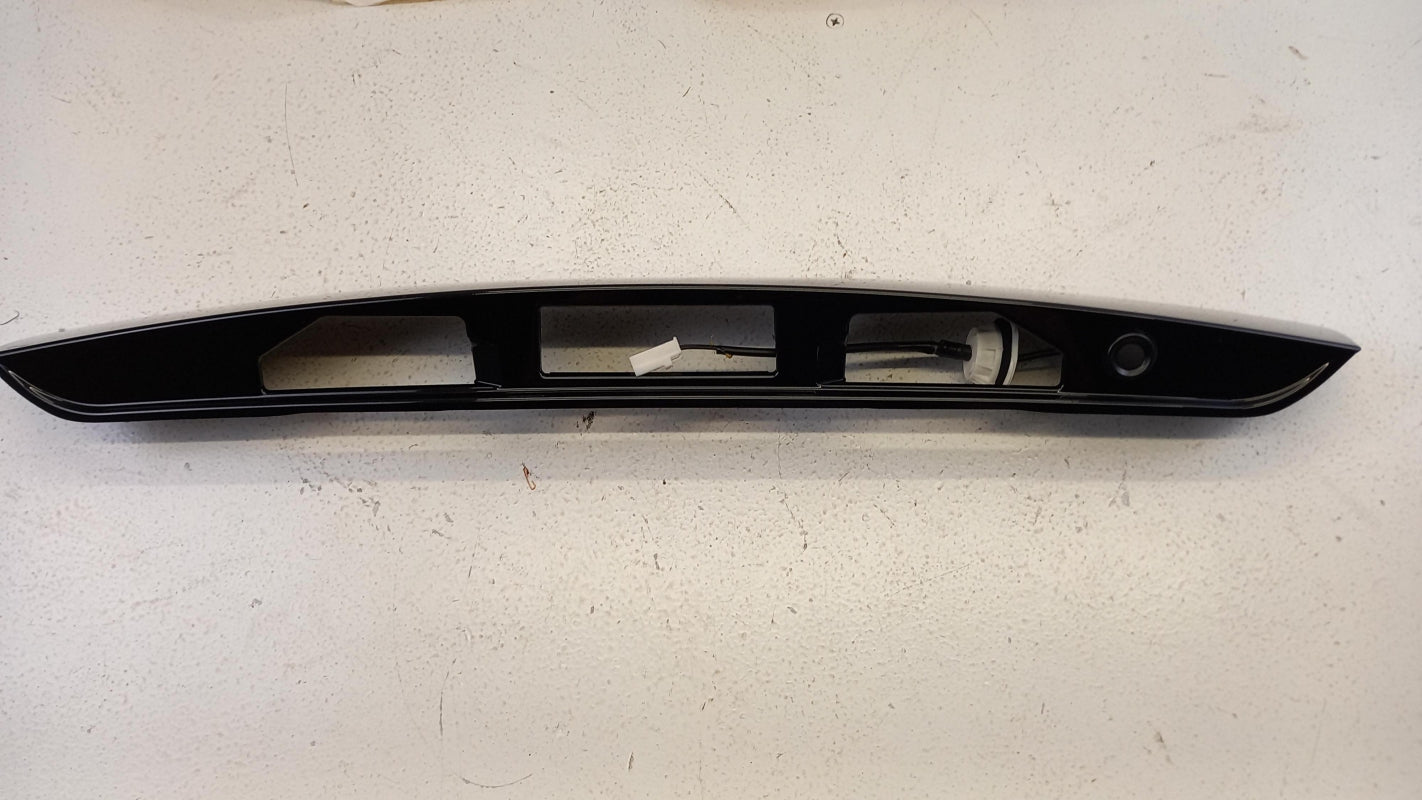 Original MAZDA 6 I Griffleiste Heckklappe G5Y250810