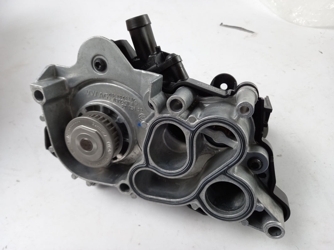 Original AUDI A1 2011-2014 Thermostatgehäuse 1.4 TSI 04E121600CR