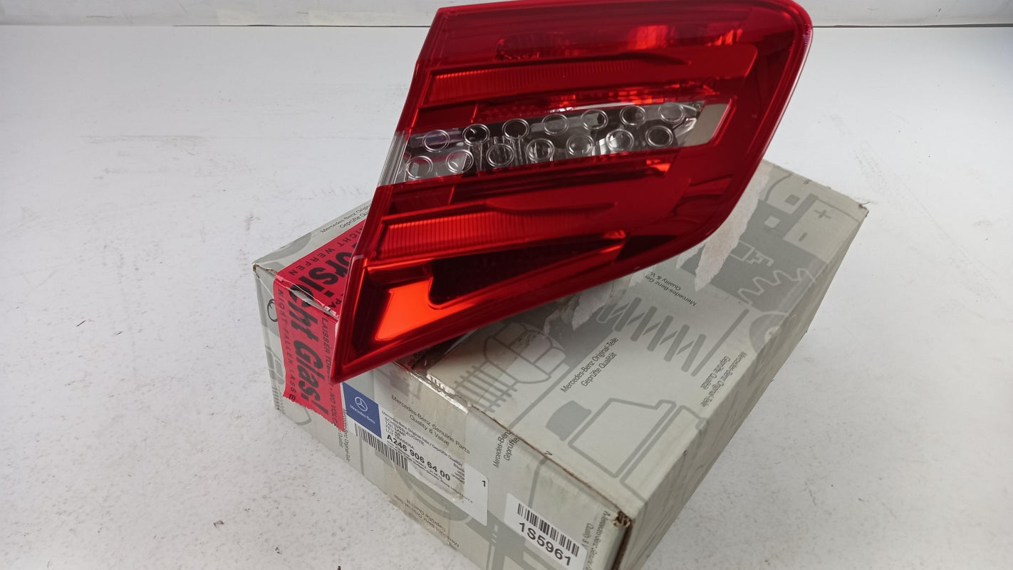 Original MERCEDES-BENZ B Klasse w246 Heckleuchte Rechts A2469066400