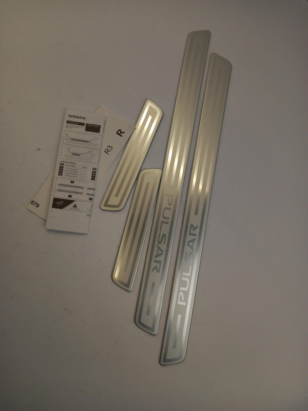 Original OE NISSAN Einstiegsleisten Satz KE9673Z500