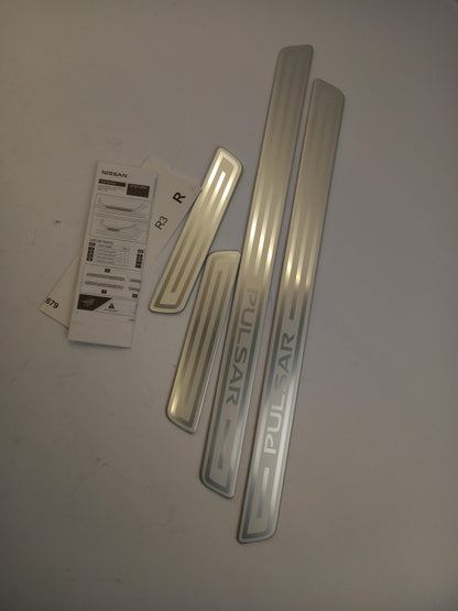 Original OE NISSAN Einstiegsleisten Satz KE9673Z500