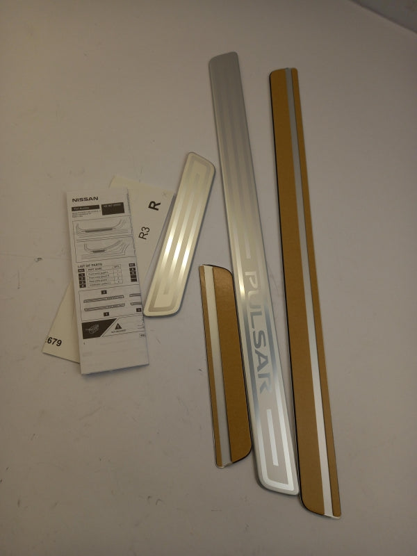 Original OE NISSAN Einstiegsleisten Satz KE9673Z500
