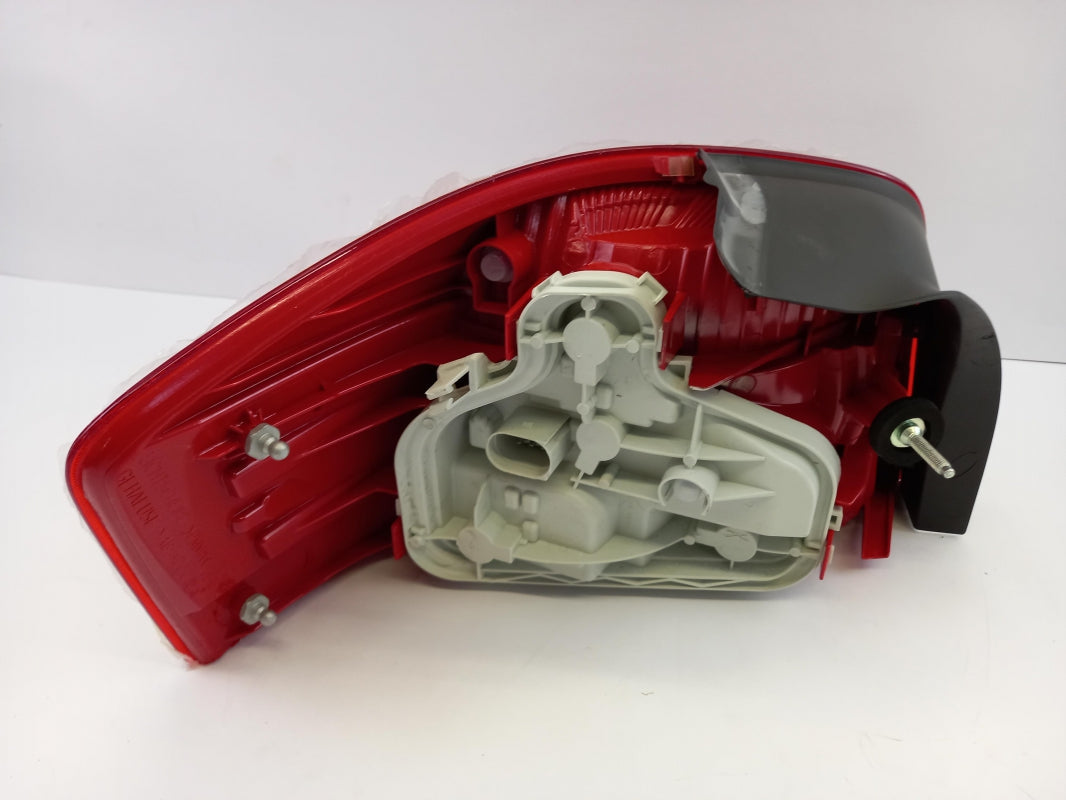 Original OE Volkswagen Heckleuchte 8P0945096