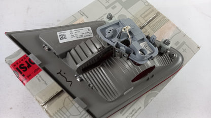 Original MERCEDES-BENZ B Klasse w246 Heckleuchte Rechts A2469066400