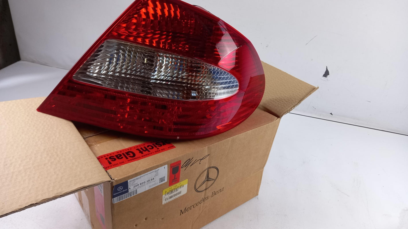 Original OE MERCEDES-BENZ CLK-klasse C209 Heckleuchte Rechts A2098201464